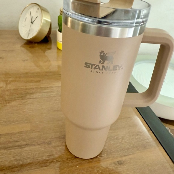 RARE Adventure Quencher Travel
Tumbler | 40 OZ
Driftwood - Picture 3 of 8